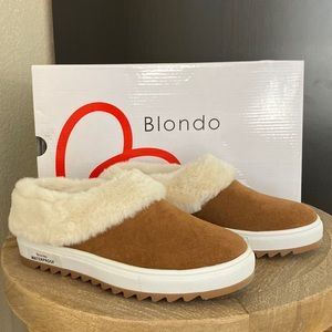 New Blondo waterproof camel color suede booties size 5